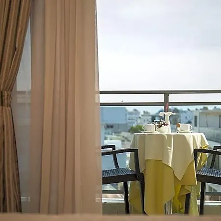 Manousos Hotell 3*