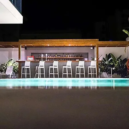 Manousos Hotell