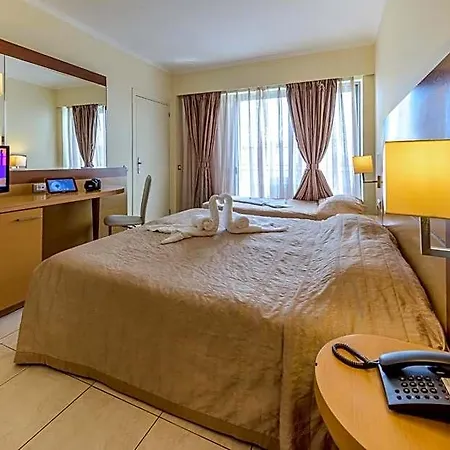 Manousos Hotell 3*