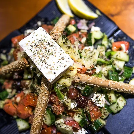 فندق Manousos