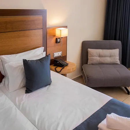 Manousos Szálloda 3*