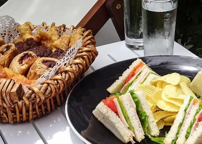 Szálloda Manousos Rhodes City